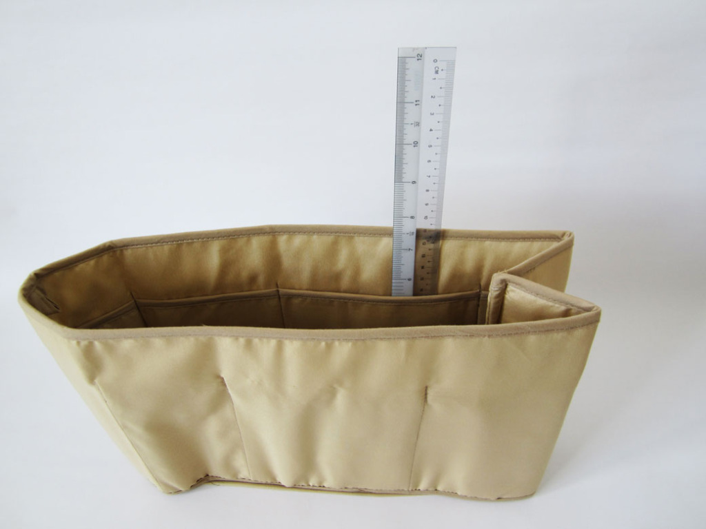 Boxy-Purse-to-Go-pocket-depth