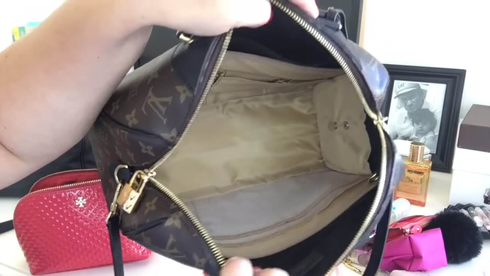Bag and Purse Organizer with Interior Zipped Pocket for Speedy 25